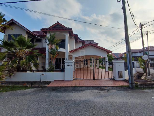 Fully Renovated 2 Storey Semi D Corner Lot at Tok Sira 1