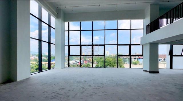 Emhub Kota Damansara Warehouse / Office / Showroom For Rent 1
