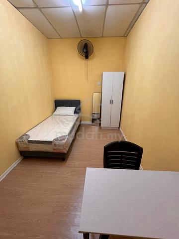 Single Standard Room Male - Pekan Nenas 1