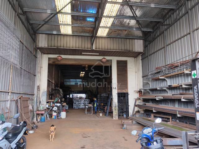 Mount Austin Single Storey Factory Endlot with Mezanice Floor for Rent 1