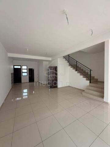 Brand New Unit @ Mount Austin @ Double Storey @ Below market @ duta 1