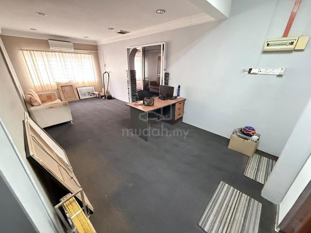 2nd Floor CORNER Shop Lot Oakland Commercial Centre 1