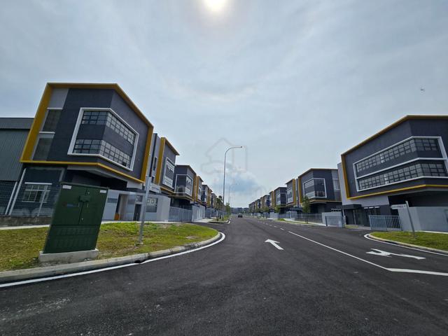 3 Storey Semi D Xme Nilai side by side units available 1