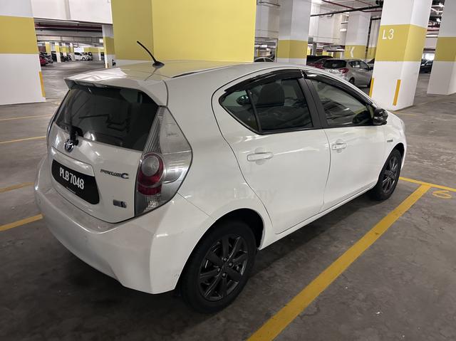 2013 Toyota PRIUS C 1.5 (HYBRID) (A) - 2