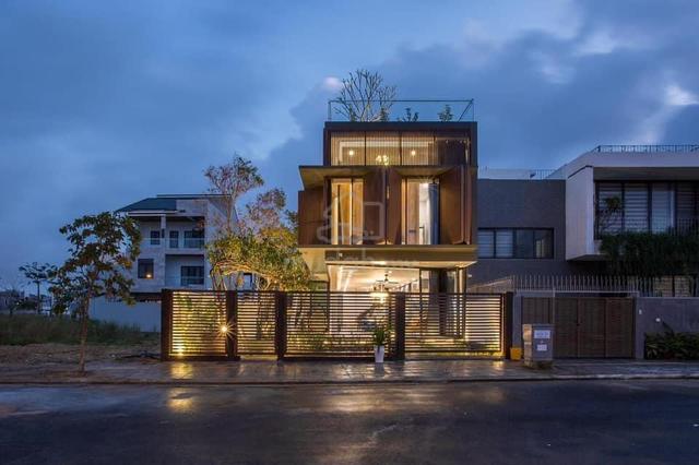 Fully Renoveted Semi D Corner at Sendayan 1
