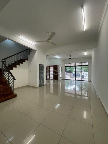 Puchong Bandar Puteri 6 Zarra 2.5 storey House Ceiling 12' facing Open 1