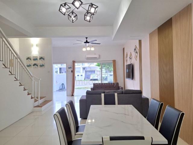 Fully Furnished & Renovated Double Storey House Casa Green Cybersouth 1