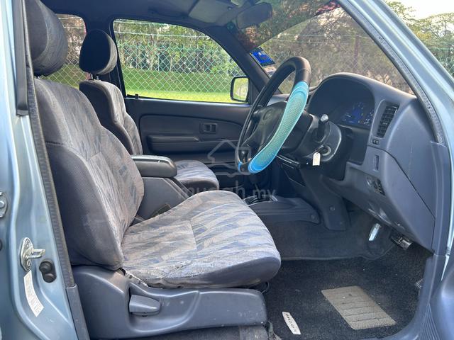 Toyota HILUX 2.5 SR TURBO DIESEL (A) FACELIFT - 4