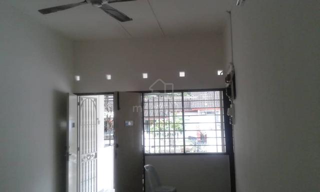 JALAN MERAK ( Sungai Dua ) , 1/terrace Corner for rent 1