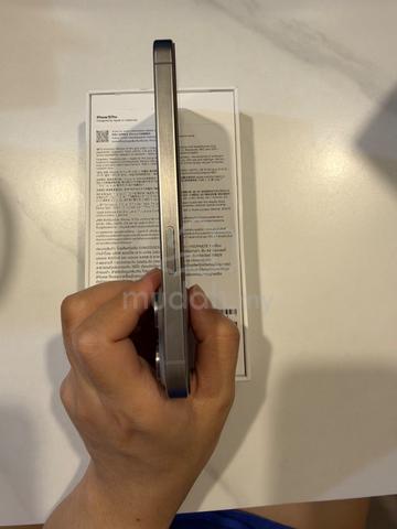 Apple iPhone 15 Pro 128 GB - photo 4 of 6