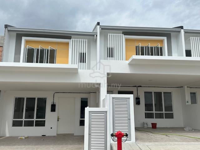 2 Storey with Large Backyard|0%Downpayment|SENDAYAN AREA 1