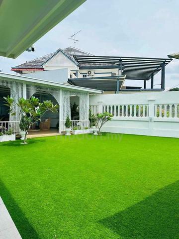 Mutiara Rini Corner | With Guard 1