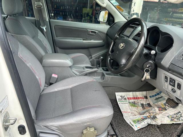 2011 Toyota HILUX 3.0 G DUAL CAB (A) - 5
