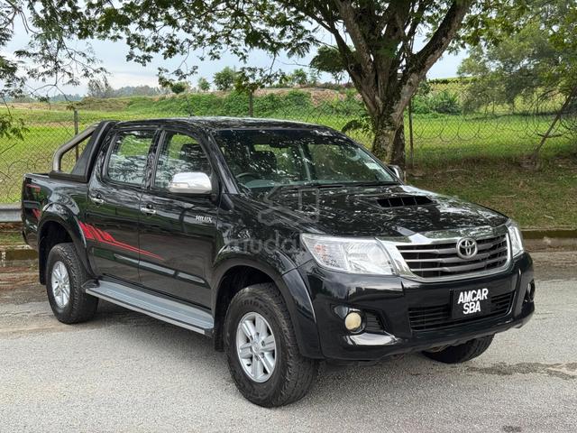 Toyota HILUX 2.5 G VNT FACELIFT (A) ONE OWNER Wrty - 4