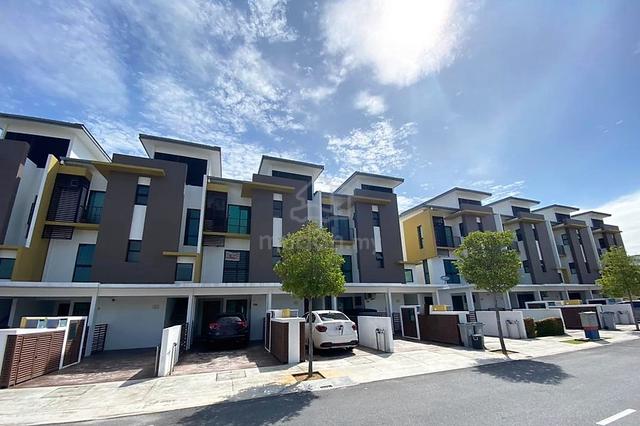 |PRIVACY| Studio Unit at Cempaka Seri 2 Town Villas, Kota Seriemas 1