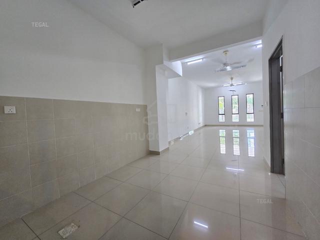 Setia Indah 13 , Setia Alam , 2 storey , south , 4+1room 4bathroom 1
