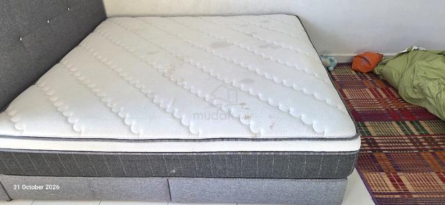 King size bed with frame (under warranty) - photo 3 of 4