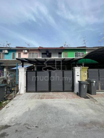 Taman Kota Masai/ rumah telah di renovasi kemas dan cantik/ bumi lot 1