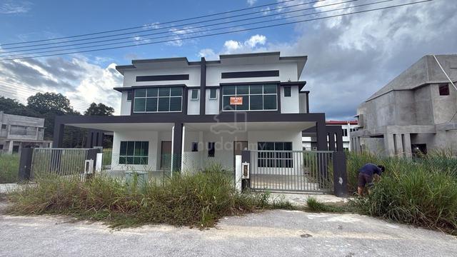 Semi-detached house for sale at Jalan Jasmin near Sibu Airport. 1