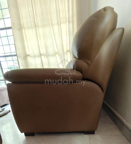 Comfortable Brown 2-Seater Sofa / Couch (Good Cond - photo 5 of 6