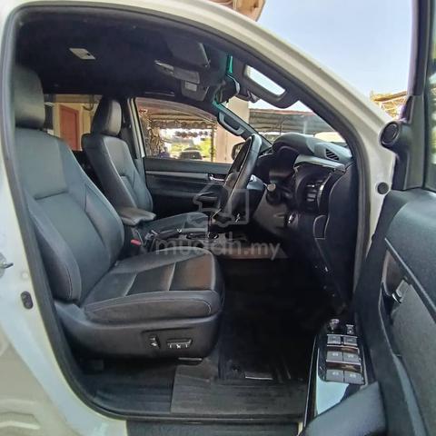 2020 Toyota HILUX 2.8 BLACK EDITION (A) - 2