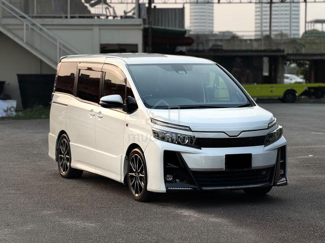 ‼️2023 Toyota Voxy 2.0 Gr Sport‼️ - 1