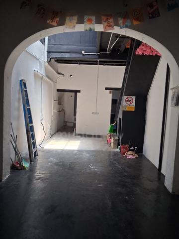 2 Storey Shophouse For Rent @ Kimberley Street, Georgetown | Tourist 1