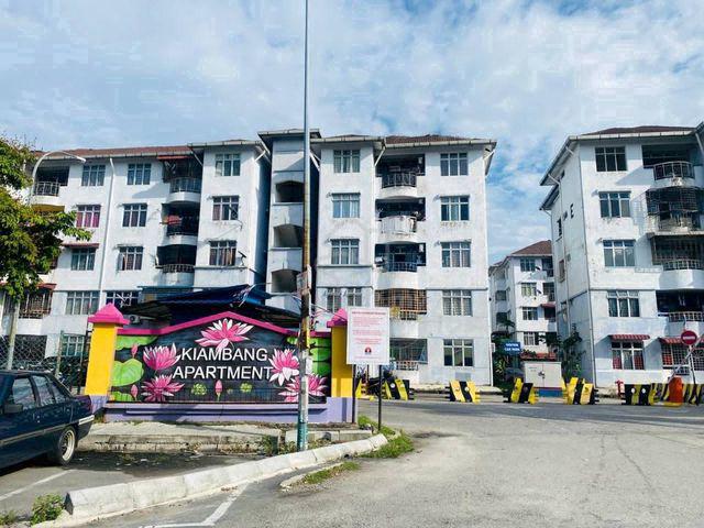 Kiambang Apartment 1