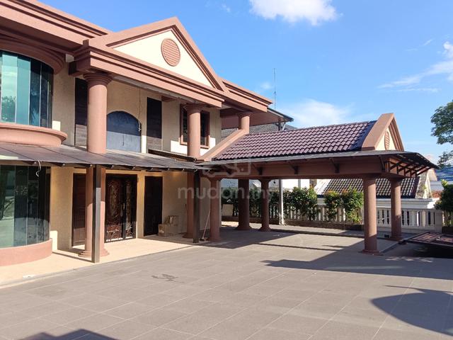 Bungalow House for sale. 1