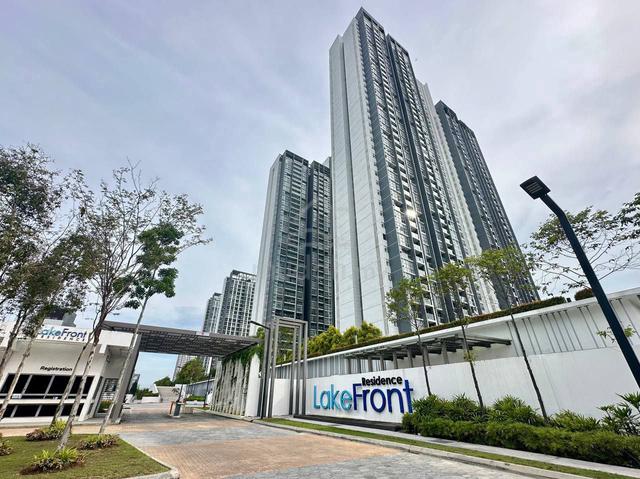 LakeFront Residence 1