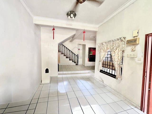 Fully Renovated 2 Storey Ros Merah Heights 1