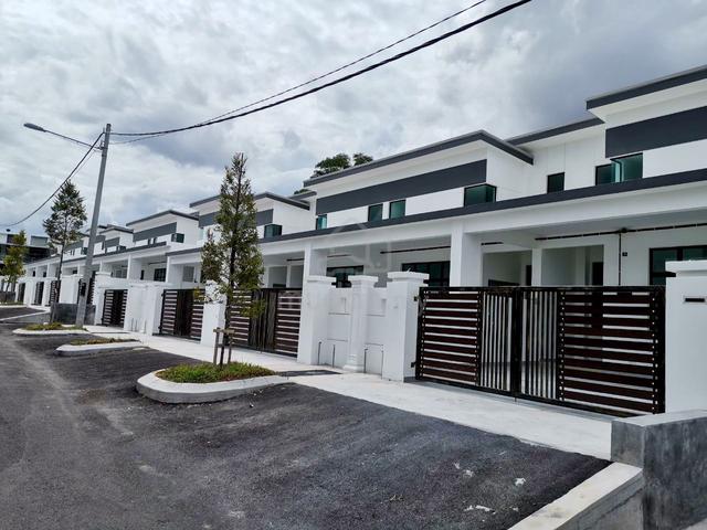 Rumah tetes setingkat dijual di taman mengkibol 22'x70' 1