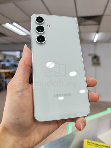 Samsung S24 Fe 5G 8Gb   8Gb Ram / 512Gb Rom - photo 2 of 5