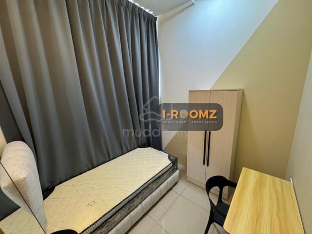 Pinnacle Kelana Jaya Low Deposit Middle Room For Rent Furnished New 1