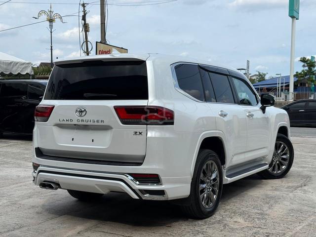 2024 Land CRUISER 3.5 ZX 5A FULLY LOADED BLACK IN - 2
