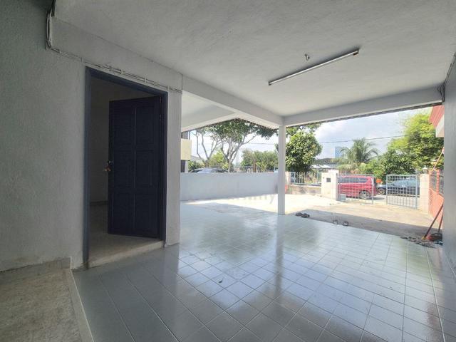 FACING OPEN | SEKSYEN 10 | Double Storey Terrace House 1