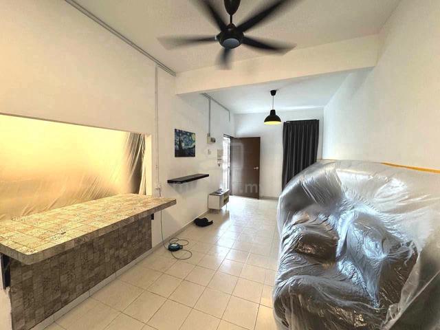 Kulai Taman Scientex Townhouse Ground Floor Almost Full Furnished 1