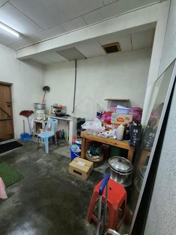 Taman Merak | Shop lot for Rent | Main Road | Suitable forF&B Business 1