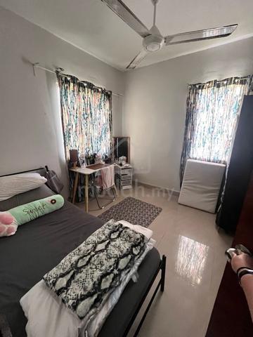 Middle Room 1