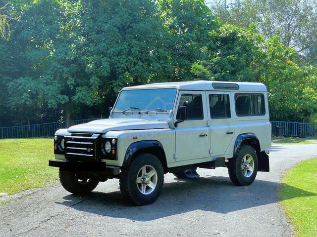 2011 Land Rover DEFENDER 110 SW PUMA 2.4L TDCi - 2