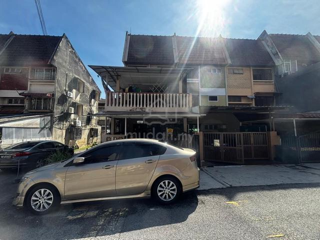 Cheap End lot 3 Storey Terrace Taman Bukit Teratai Ampang Selangor 1