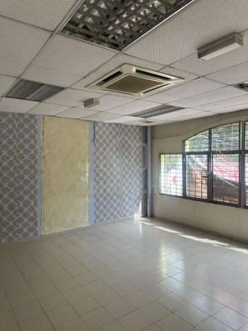 Kulim Office For Rent Airconds Partitioned Rooms 1st Floor Kelang Lama 1
