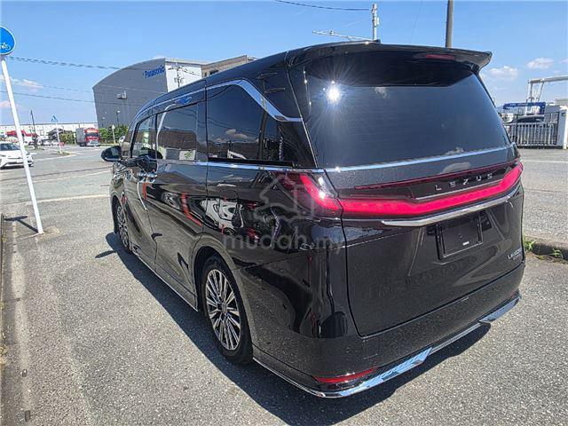 2024 Lexus LM 500H EXECUTIVE 4 SEATER - 2