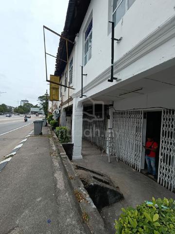 facing main road shop for rent 1
