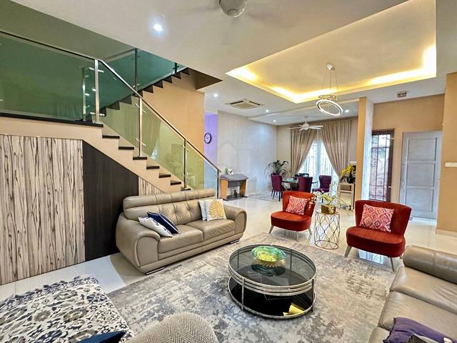 PRIME LOCATION 💥 2 Storey Semi Detached Cluster House, D'Kayangan 1