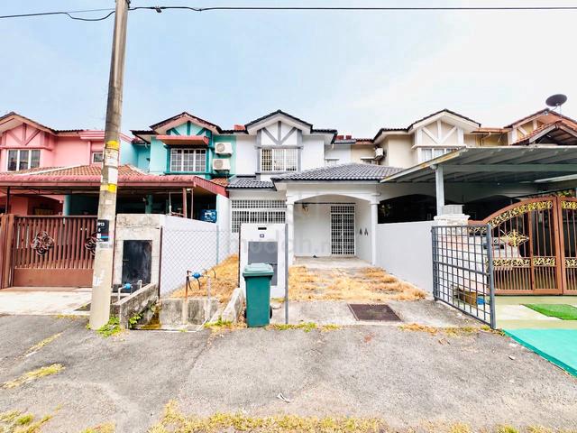 Refurbished! Double Storey Terrace Seksyen 8 Bandar Baru Bangi 1