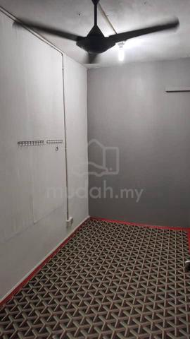 Bandaran Room (Nearby Toojou hotel & KFC) 1