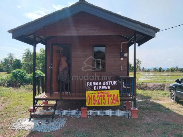 Rumah di pendang tepi jalan 1