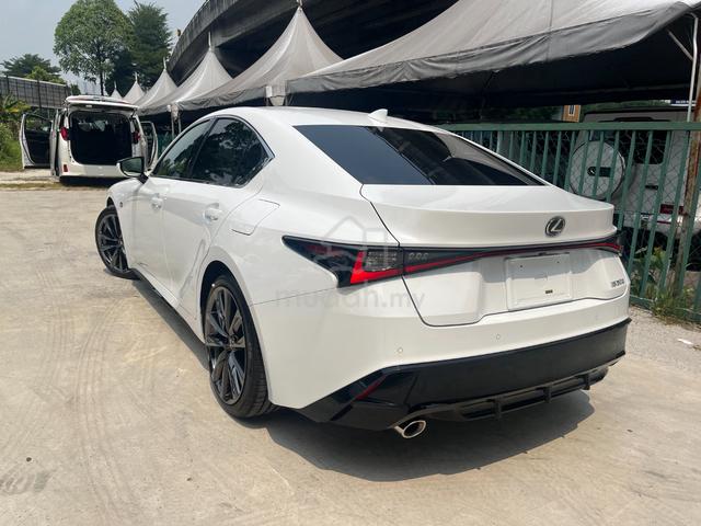 2023 Lexus IS300 2.0 F-SPORT (15k Milleage) sunroo - 2