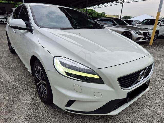 Volvo v40 2.0 Facelift - 1